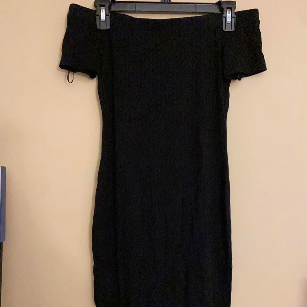 Off the Shoulder Midi Dress 🖤